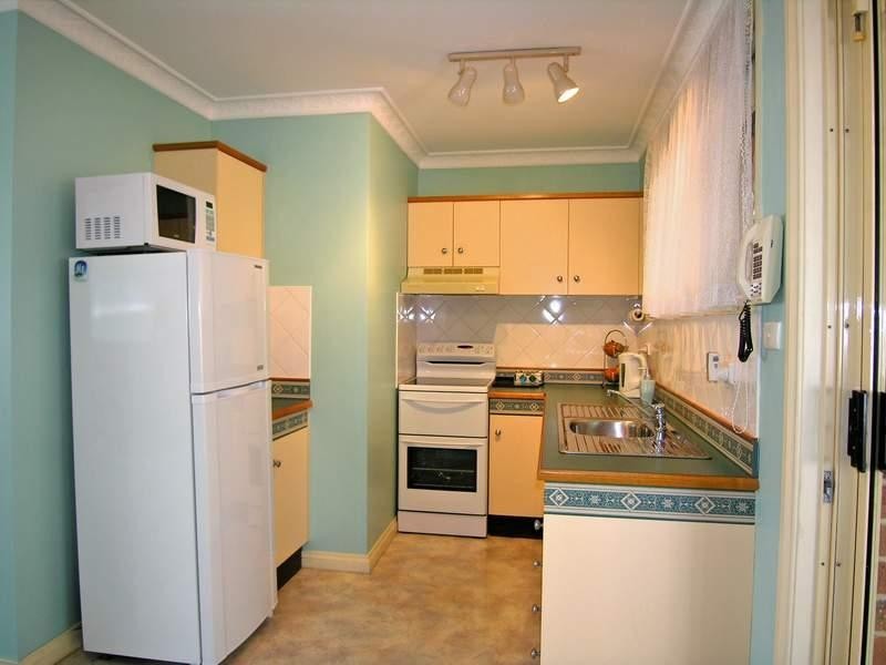 2/31 Cary St, Wyoming NSW 2250