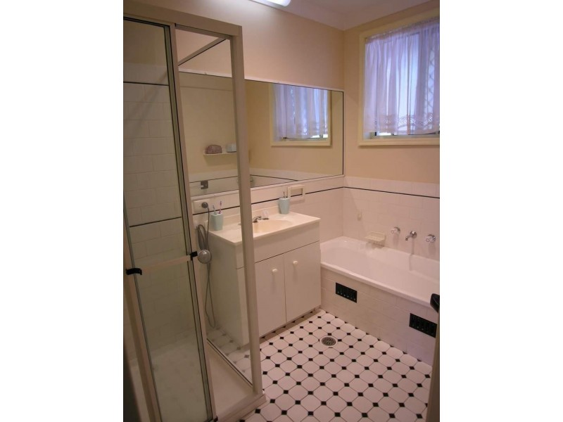 2/31 Cary St, Wyoming NSW 2250