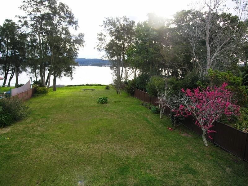 21 Edgewater Rd, Green Point NSW 2251