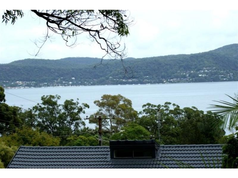 11 Greenslope  Dr, Green Point NSW 2251