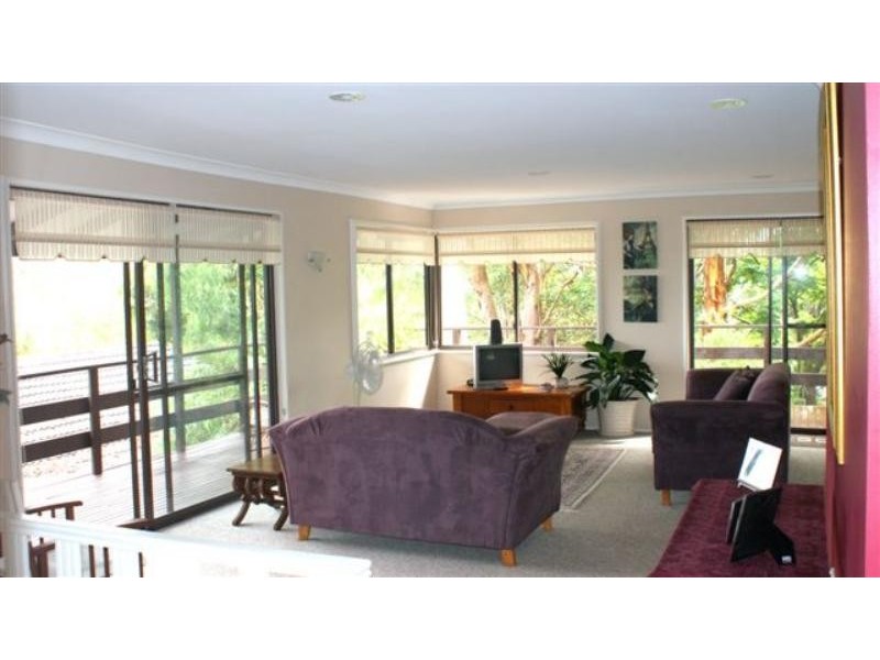 11 Greenslope  Dr, Green Point NSW 2251