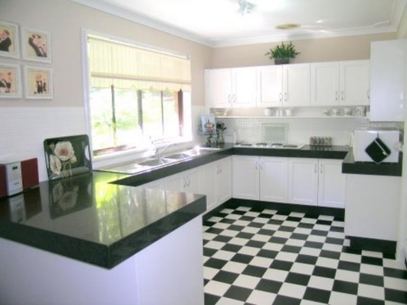 11 Greenslope  Dr, Green Point NSW 2251