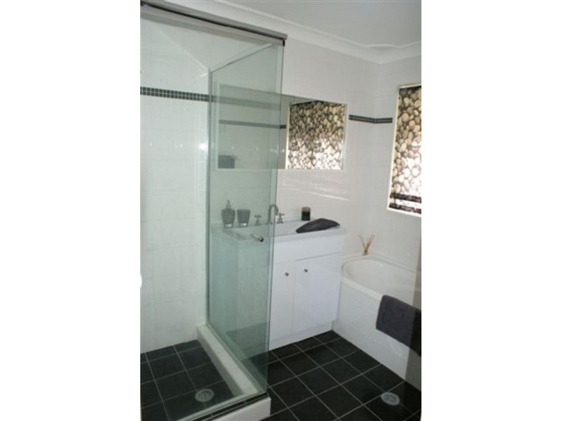 11 Greenslope  Dr, Green Point NSW 2251