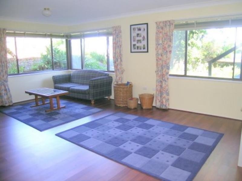 11 Greenslope  Dr, Green Point NSW 2251