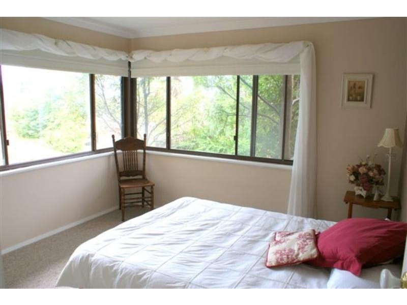 11 Greenslope  Dr, Green Point NSW 2251