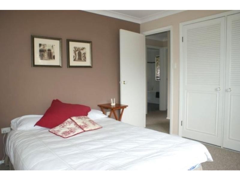 11 Greenslope  Dr, Green Point NSW 2251