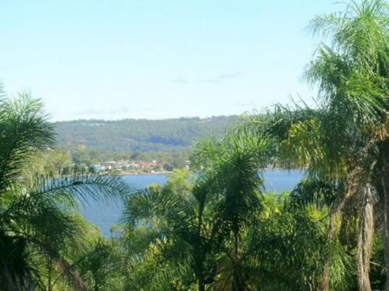11 Greenslope  Dr, Green Point NSW 2251
