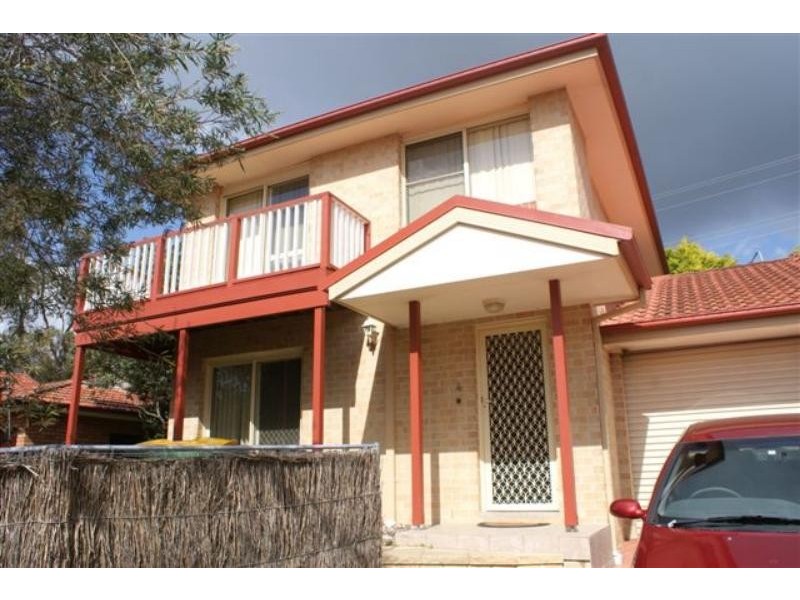 4 Madison Pl, Berkeley Vale NSW 2261