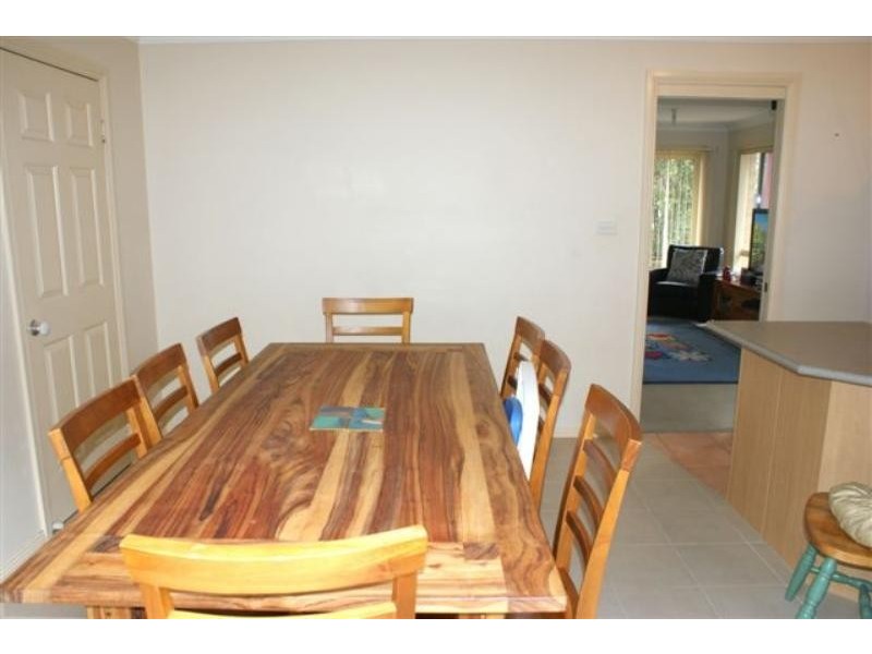 4 Madison Pl, Berkeley Vale NSW 2261