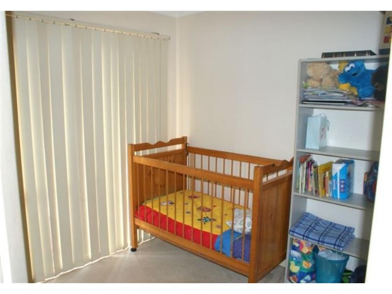 4 Madison Pl, Berkeley Vale NSW 2261