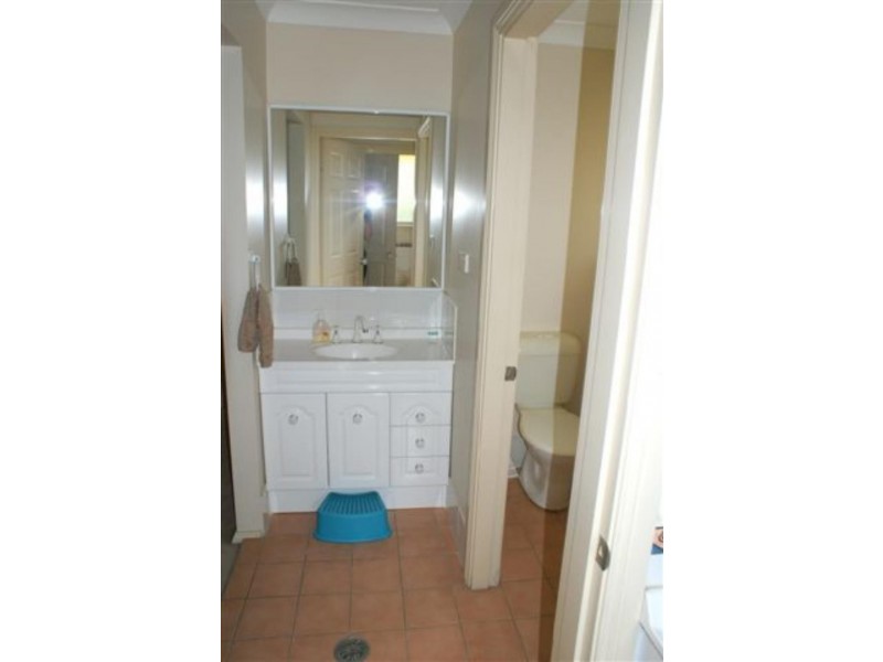 4 Madison Pl, Berkeley Vale NSW 2261