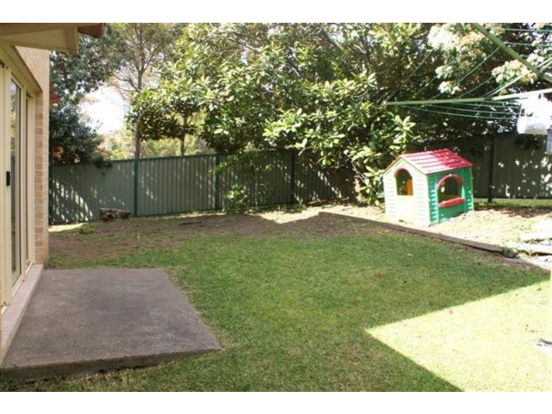 4 Madison Pl, Berkeley Vale NSW 2261