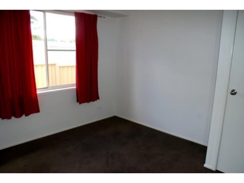 2/25 Bradys Gully Rd, North Gosford NSW 2250