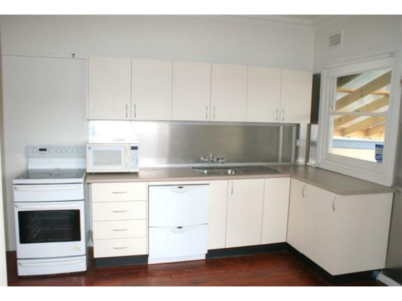 275 The Entrance Rd, Erina NSW 2250