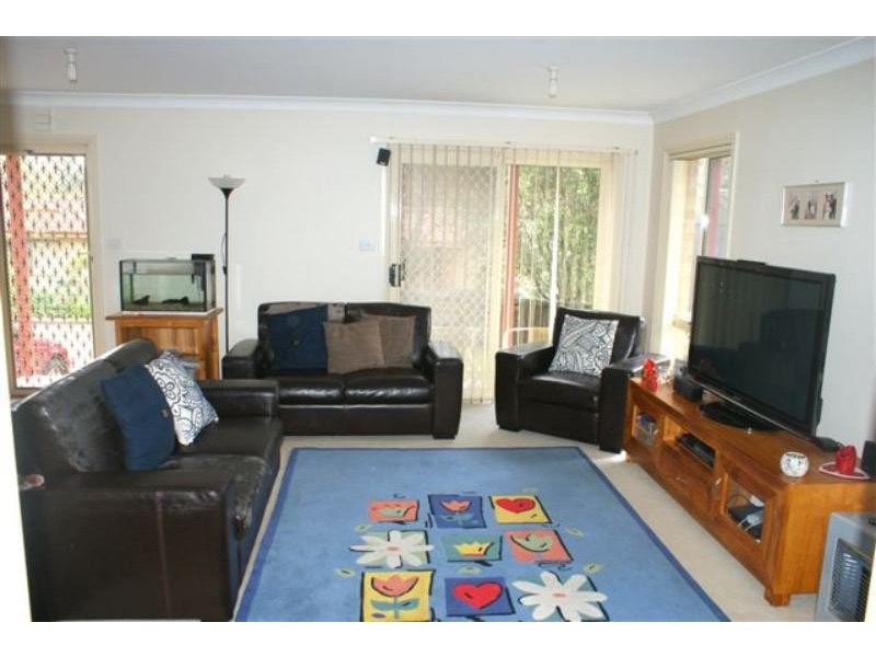 4 Madison Pl, Berkeley Vale NSW 2261