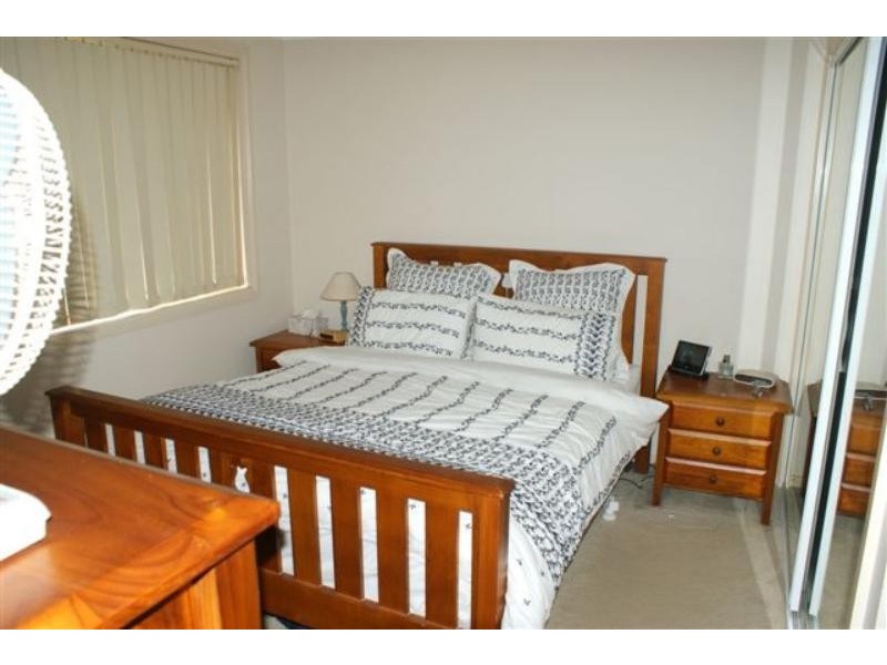 4 Madison Pl, Berkeley Vale NSW 2261