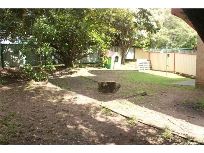 4 Madison Pl, Berkeley Vale NSW 2261