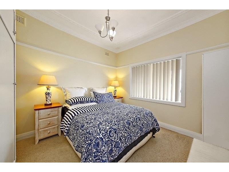 11 Wavell Pde, Earlwood NSW 2206