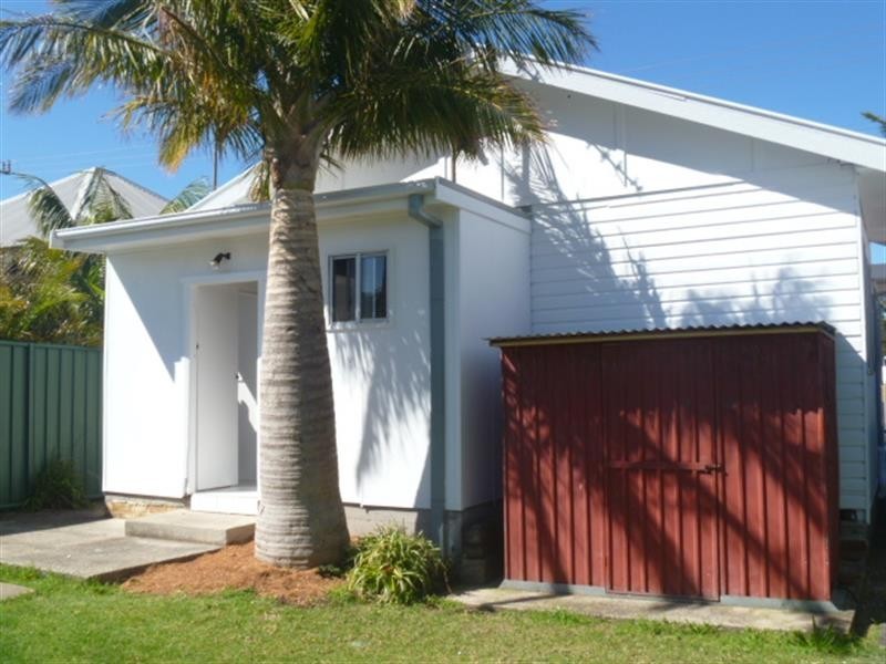 16 Brompton Rd, Bellambi NSW 2518