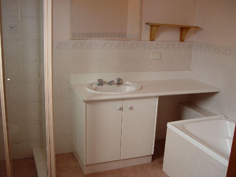 1/215 Lawrence Hargrave Dr, Thirroul NSW 2515