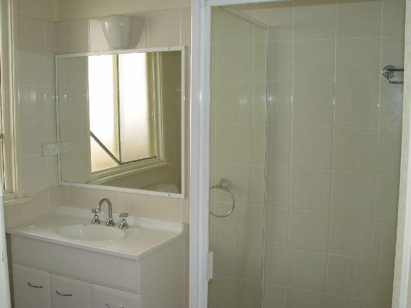 2/6 Byarong Ave, Mangerton NSW 2500