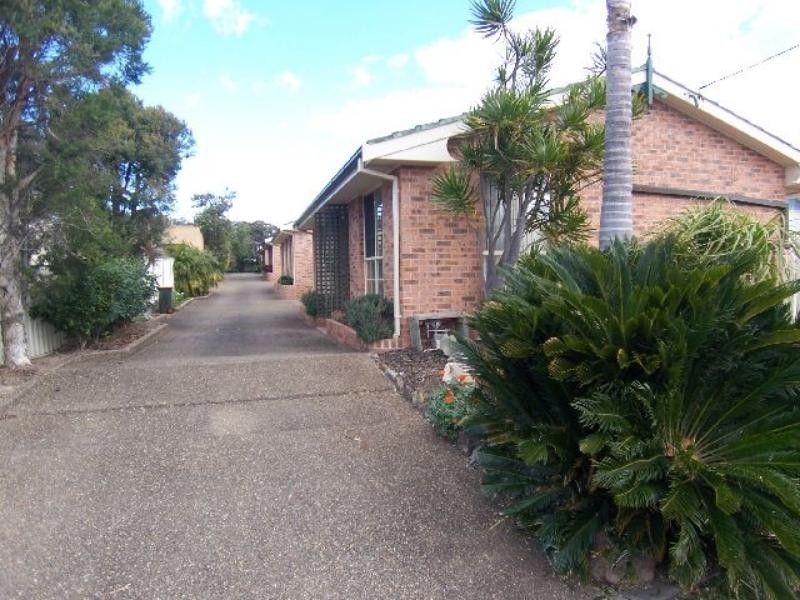 2/21 Turner  Esp, Corrimal NSW 2518