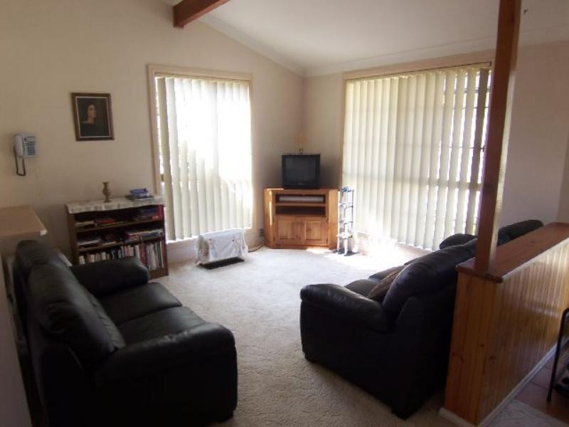 2/21 Turner  Esp, Corrimal NSW 2518