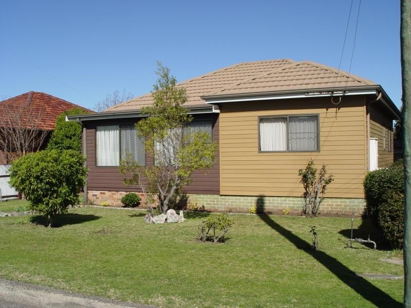 17 Chapman  St, Fairy Meadow NSW 2519