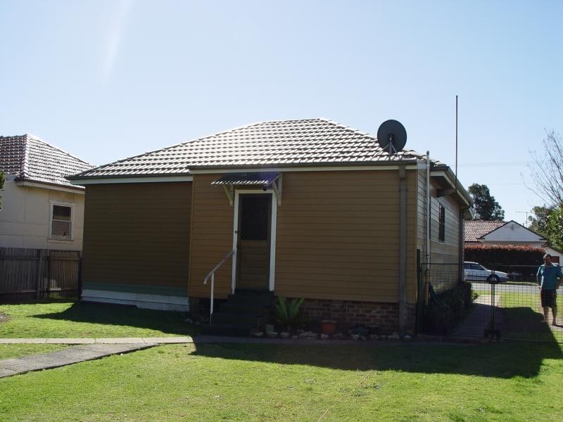 17 Chapman  St, Fairy Meadow NSW 2519