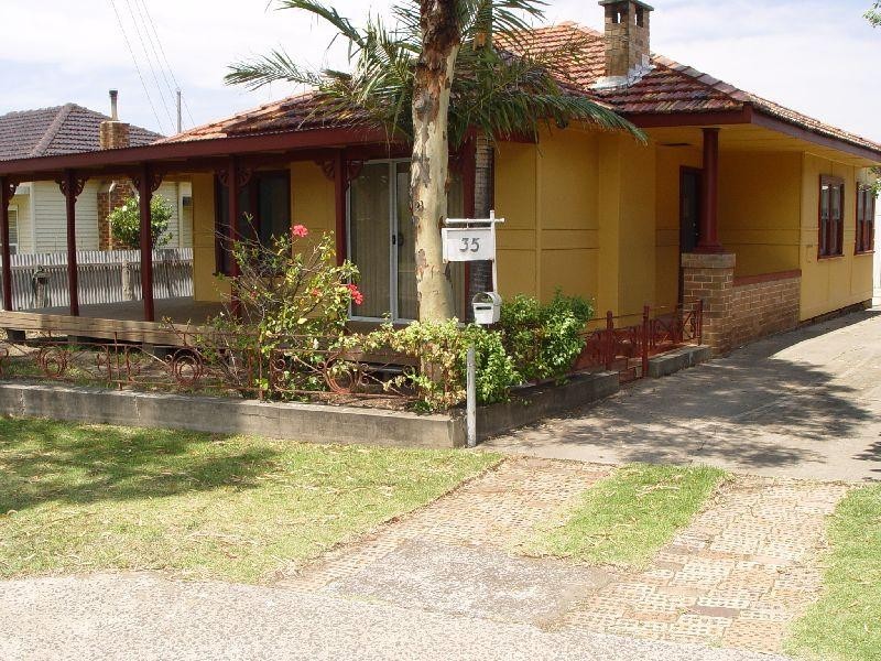 35 Kingsford St, Fairy Meadow NSW 2519