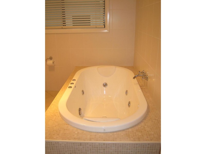 293 Farmborough Rd, Farmborough Heights NSW 2526