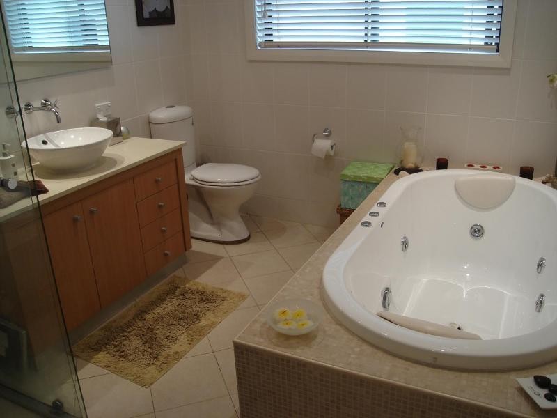 293 Farmborough Rd, Farmborough Heights NSW 2526