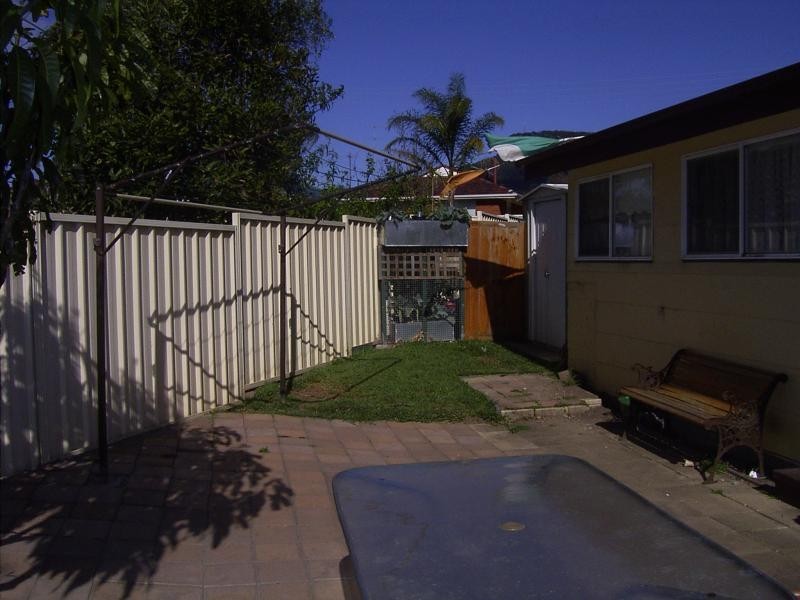 1/1 Hardie  St, Corrimal NSW 2518