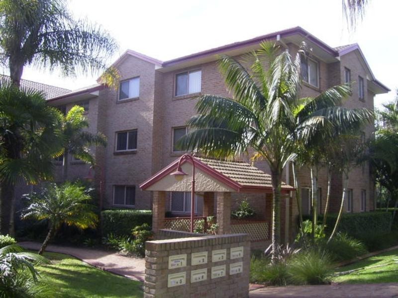 13/2 Edward  St, North Wollongong NSW 2500