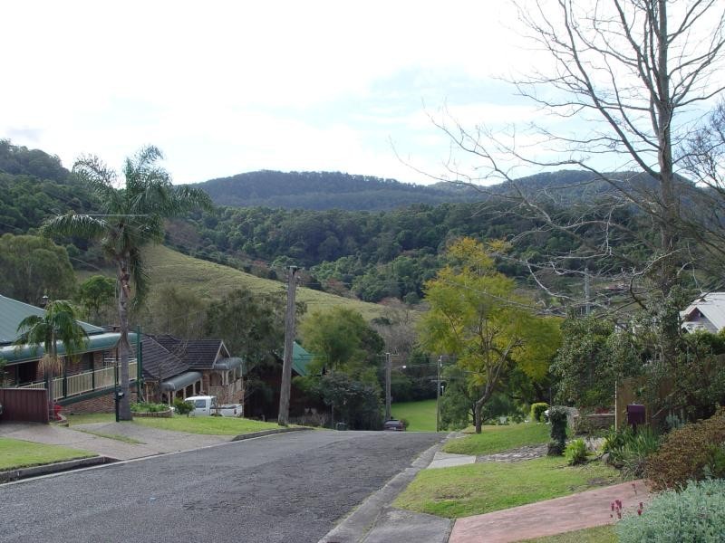 9 Bradley Ave, Mount Kembla NSW 2526