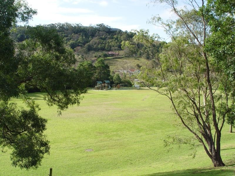 9 Bradley Ave, Mount Kembla NSW 2526