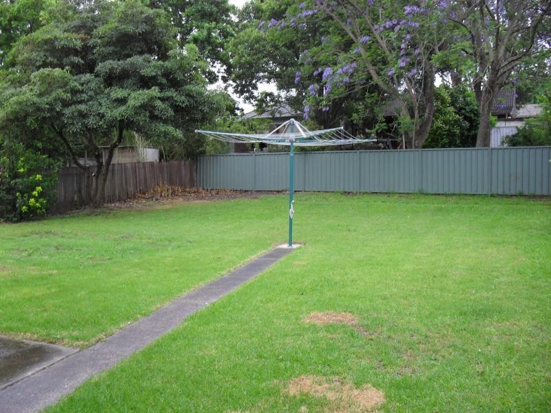 26 Thames  St, West Wollongong NSW 2500