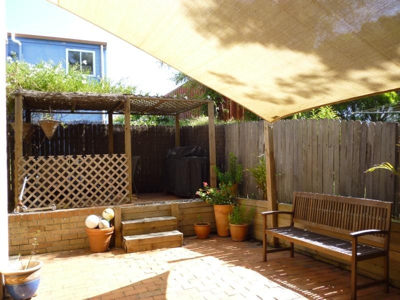 2/64  Gilmore  St, West Wollongong NSW 2500