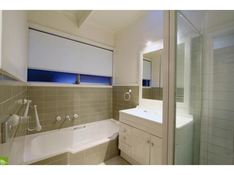 35 Rose Pde, Mount Pleasant NSW 2519