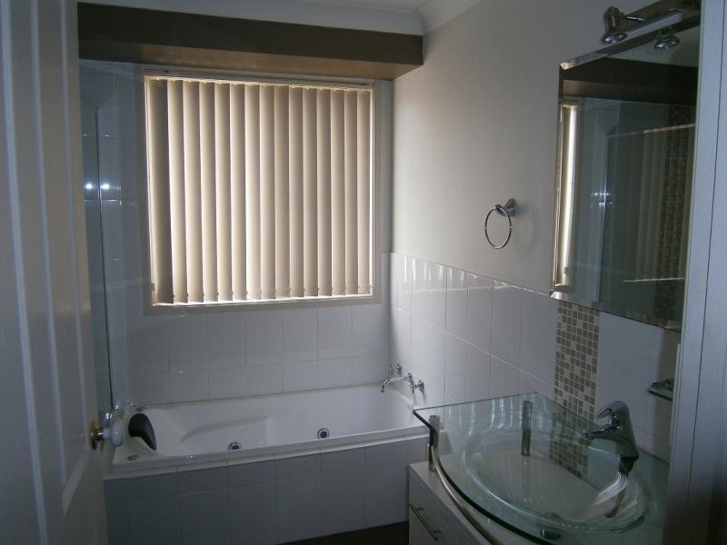 7 Ashton Vale Gr, Horsley NSW 2530