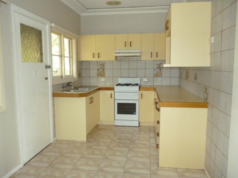 31 Booyong  St, West Wollongong NSW 2500