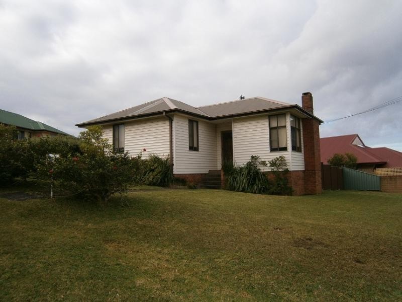 2A Obrien  St, Bulli NSW 2516