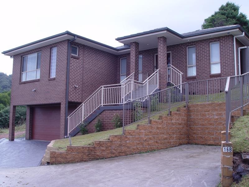 16B Murrogun Cres, Cordeaux Heights NSW 2526