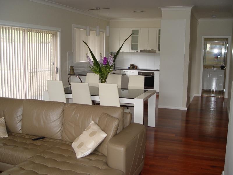 16B Murrogun Cres, Cordeaux Heights NSW 2526