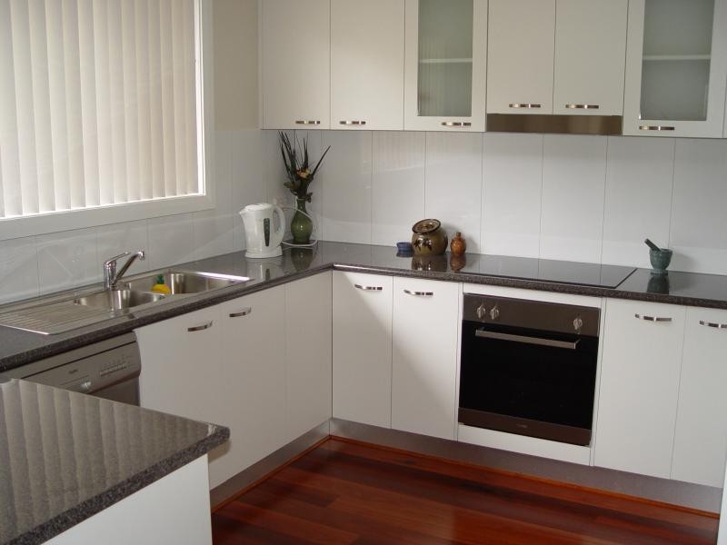 16B Murrogun Cres, Cordeaux Heights NSW 2526