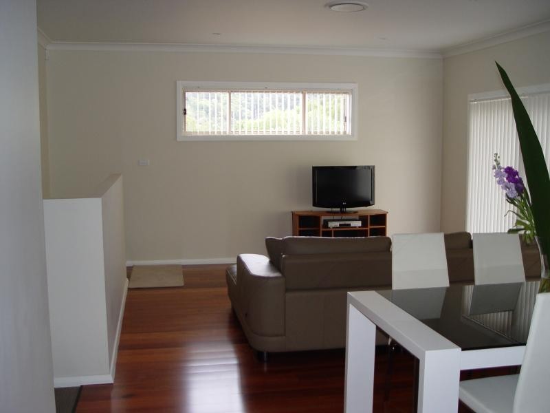 16B Murrogun Cres, Cordeaux Heights NSW 2526