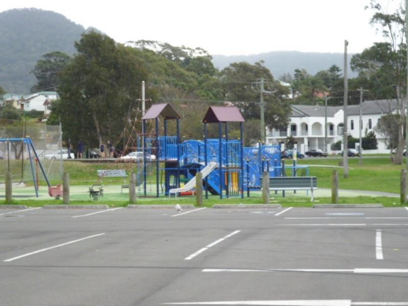 13 Albert  St, Unanderra NSW 2526