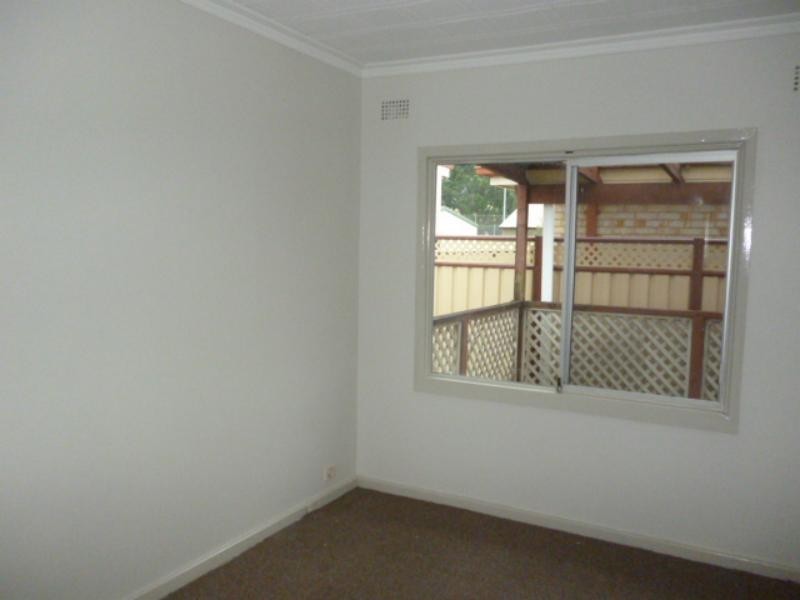 13 Albert  St, Unanderra NSW 2526