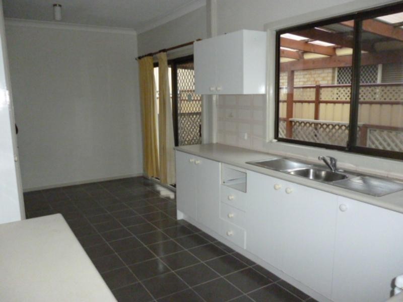 13 Albert  St, Unanderra NSW 2526