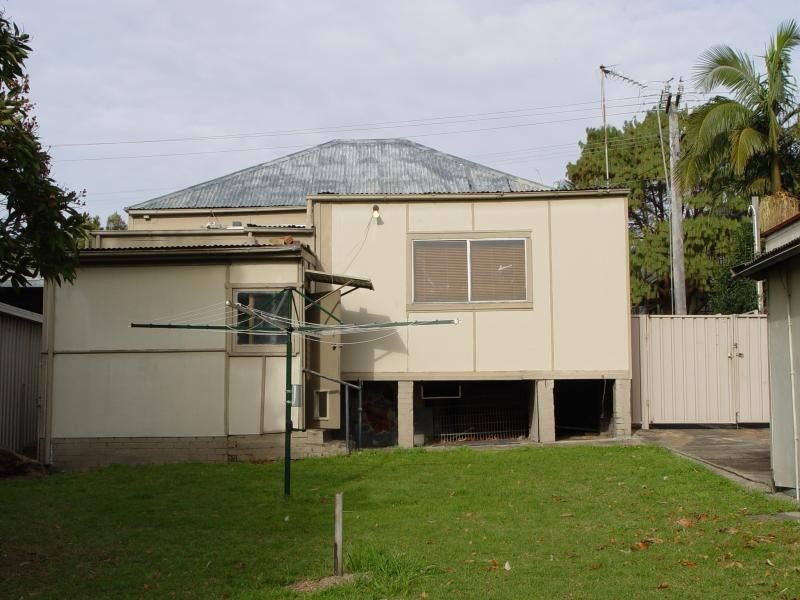 29 Gray  St, Woonona NSW 2517